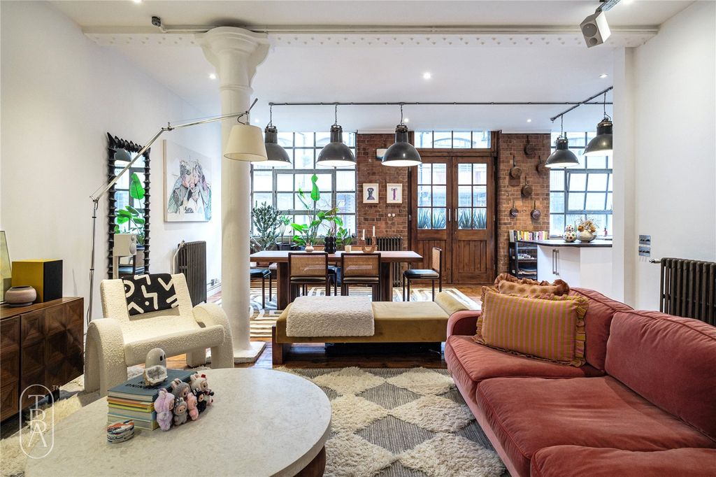 Property photo 2 of 30 Picture No. 42