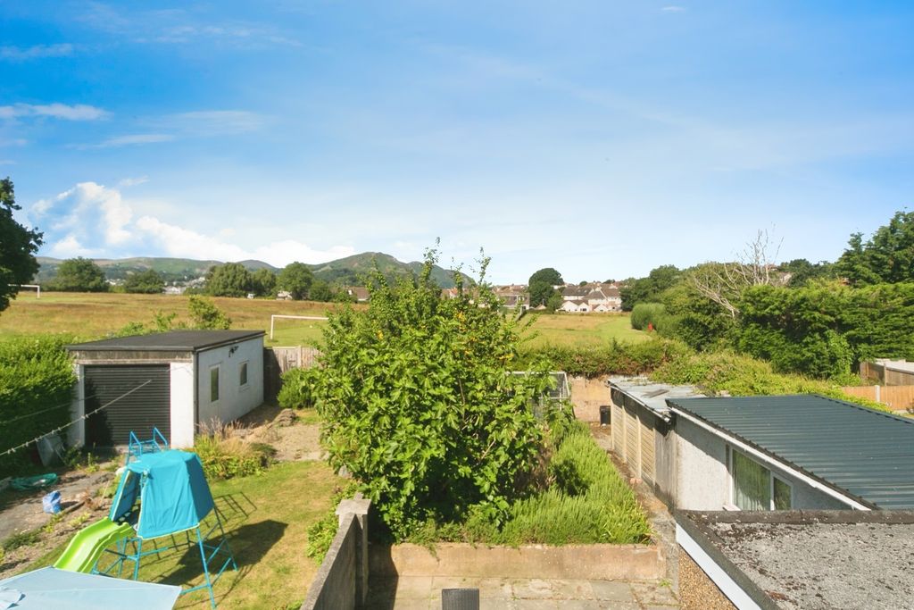 Property photo 2 of 17 Photo