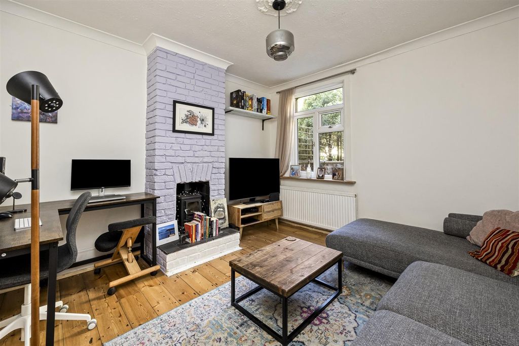 Property photo 2 of 13 Tillstone Street_41-006.Jpg