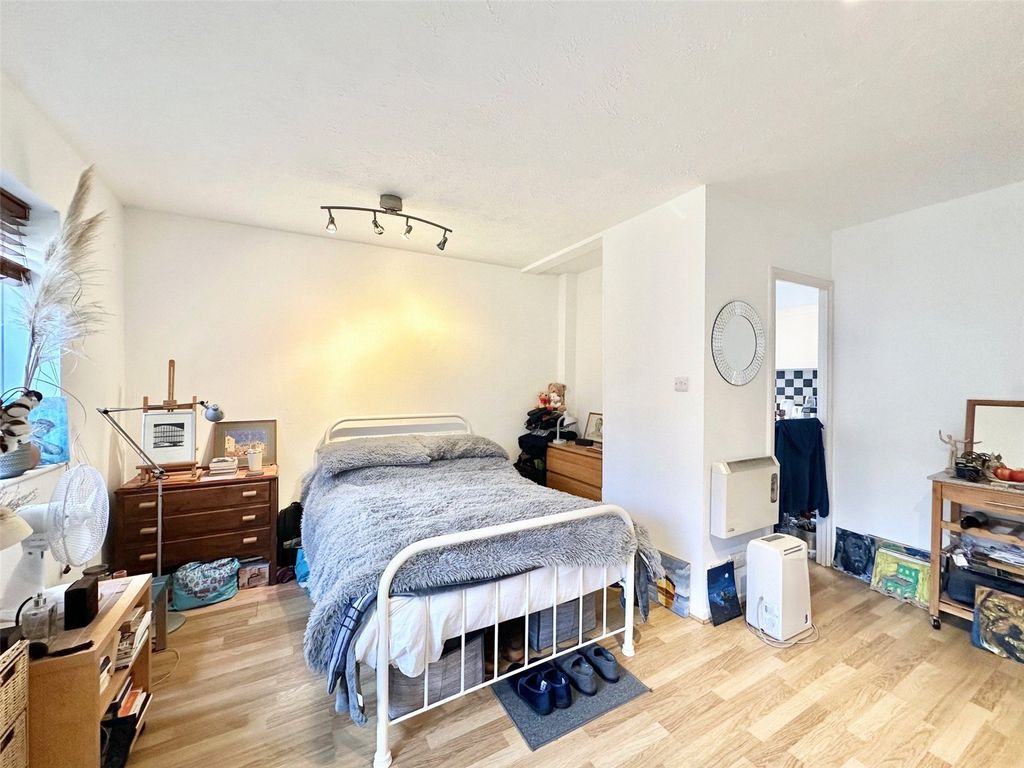 Property photo 2 of 8 Picture No. 10