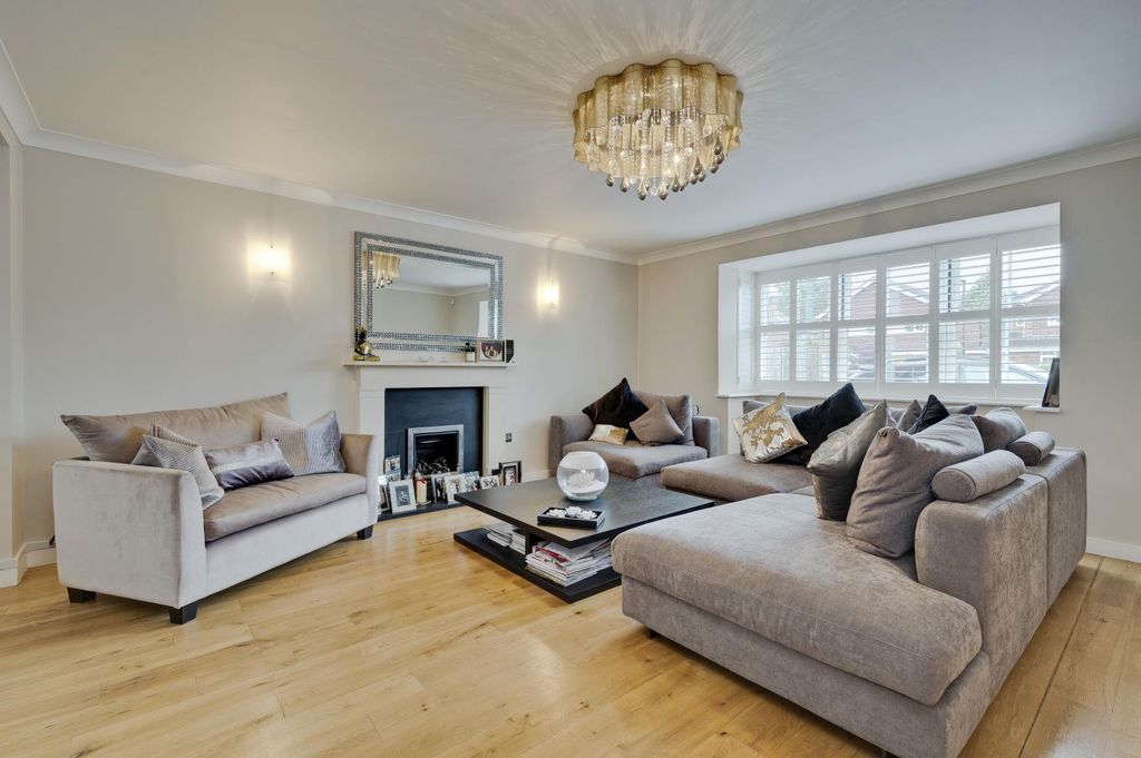 Property photo 2 of 11