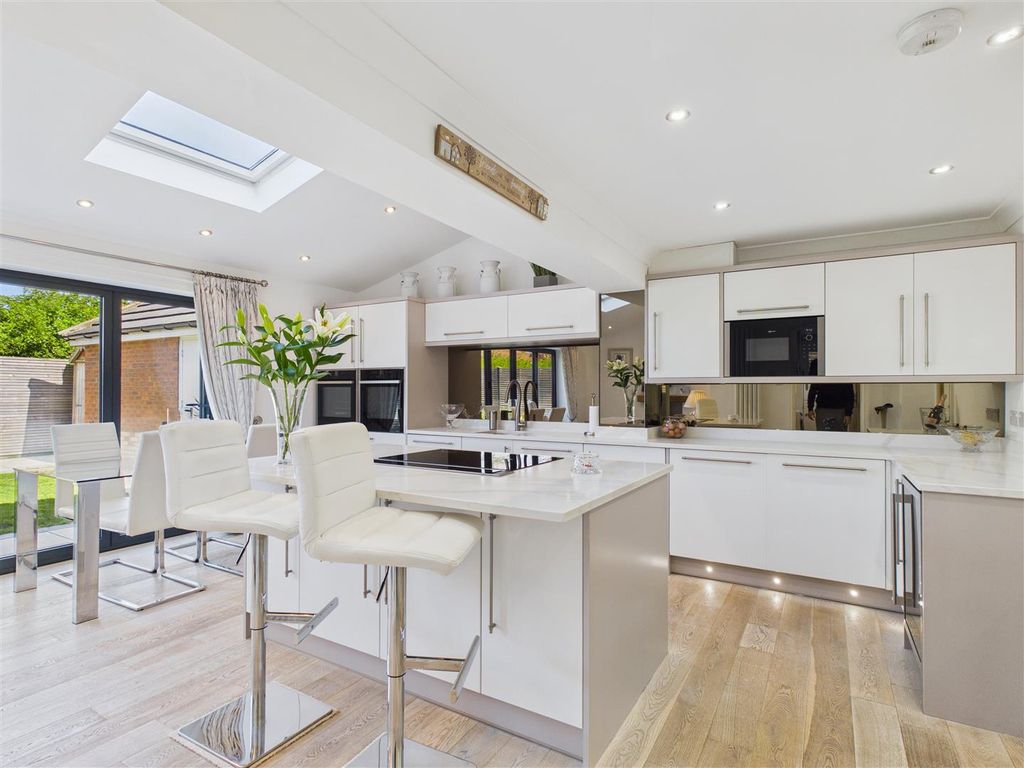 Property photo 2 of 21 Cam04090G0-Pr0174-Still012.Jpg