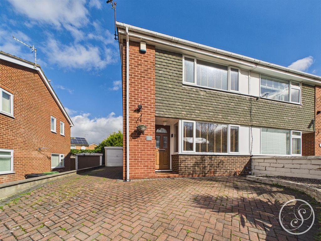 Property photo 1 of 16 External