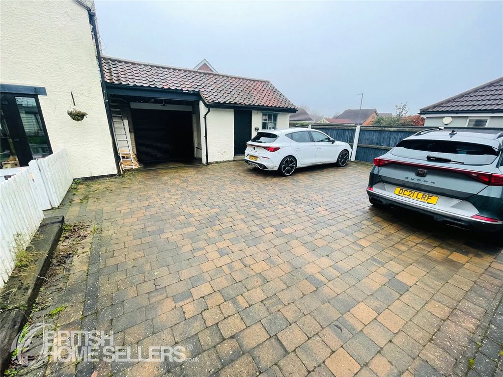 Property photo 2 of 32 Picture No. 08