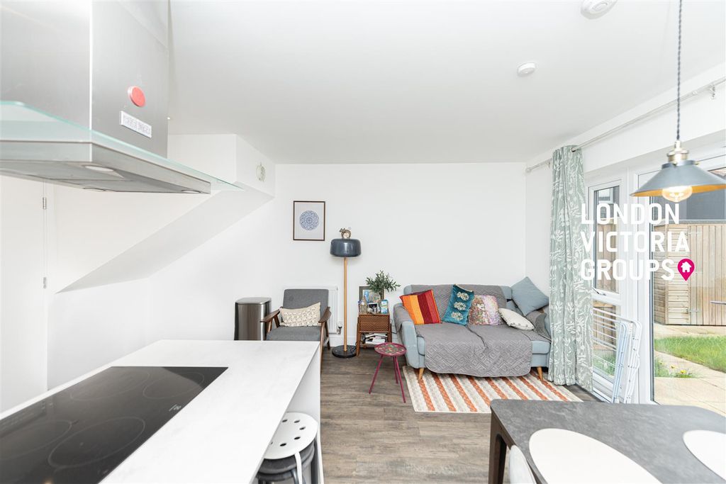 Property photo 3 of 27 1-7767.Jpg