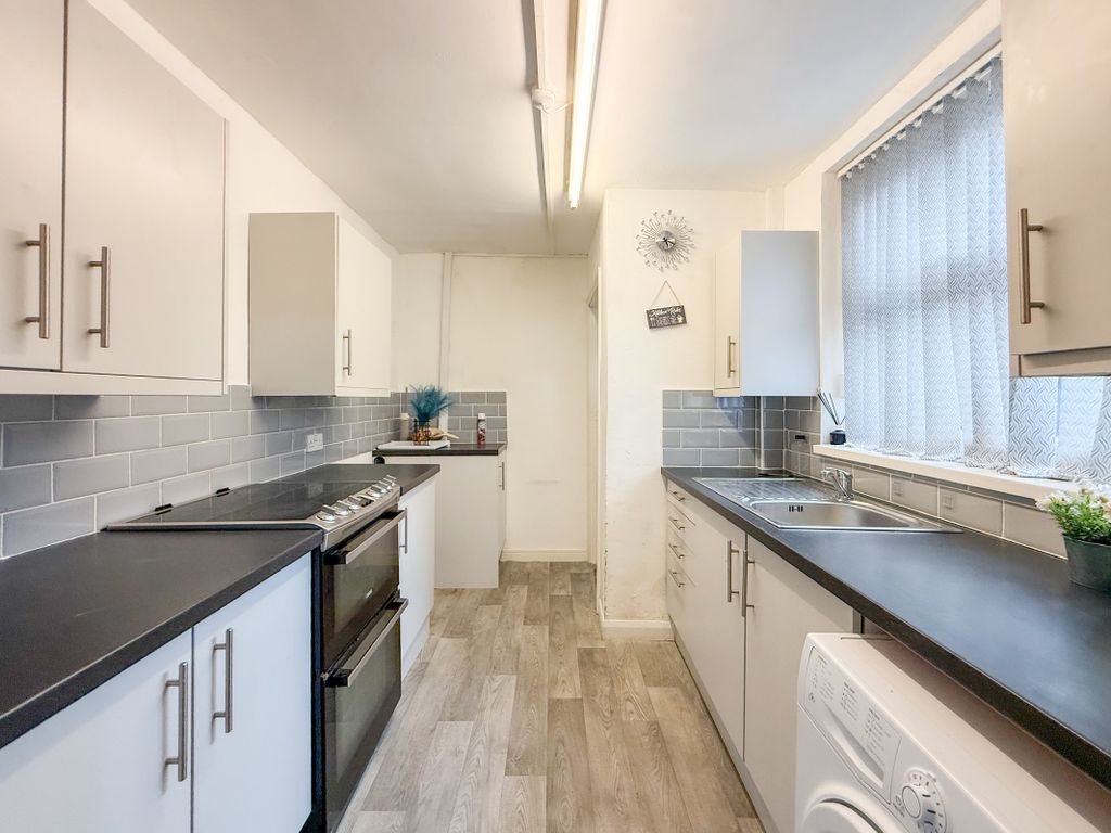 Property photo 1 of 10 Kitchen