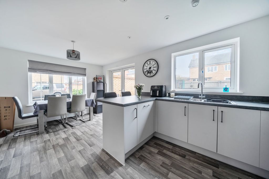 Property photo 3 of 21