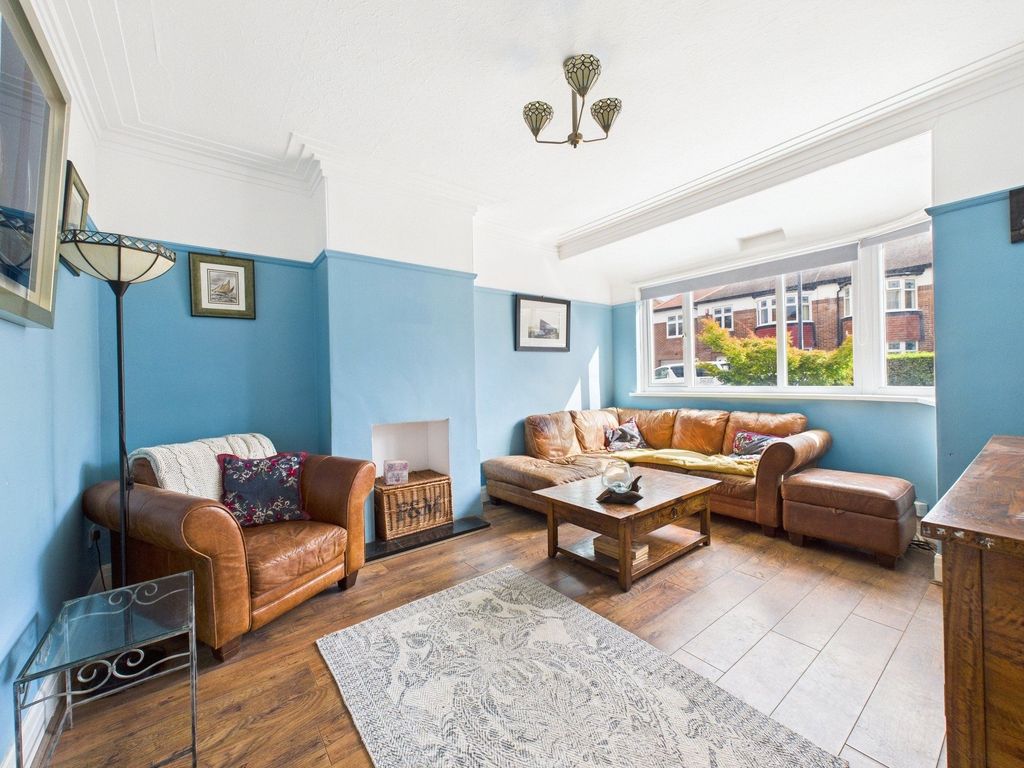 Property photo 2 of 11 Lounge