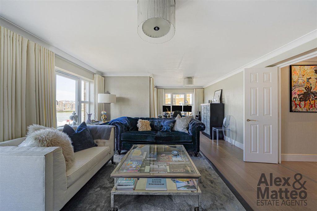 Property photo 3 of 32 Sandringham Court