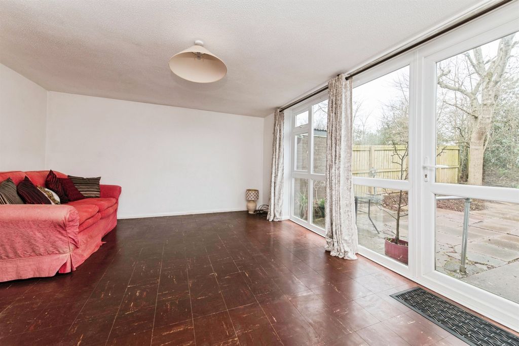 Property photo 2 of 12