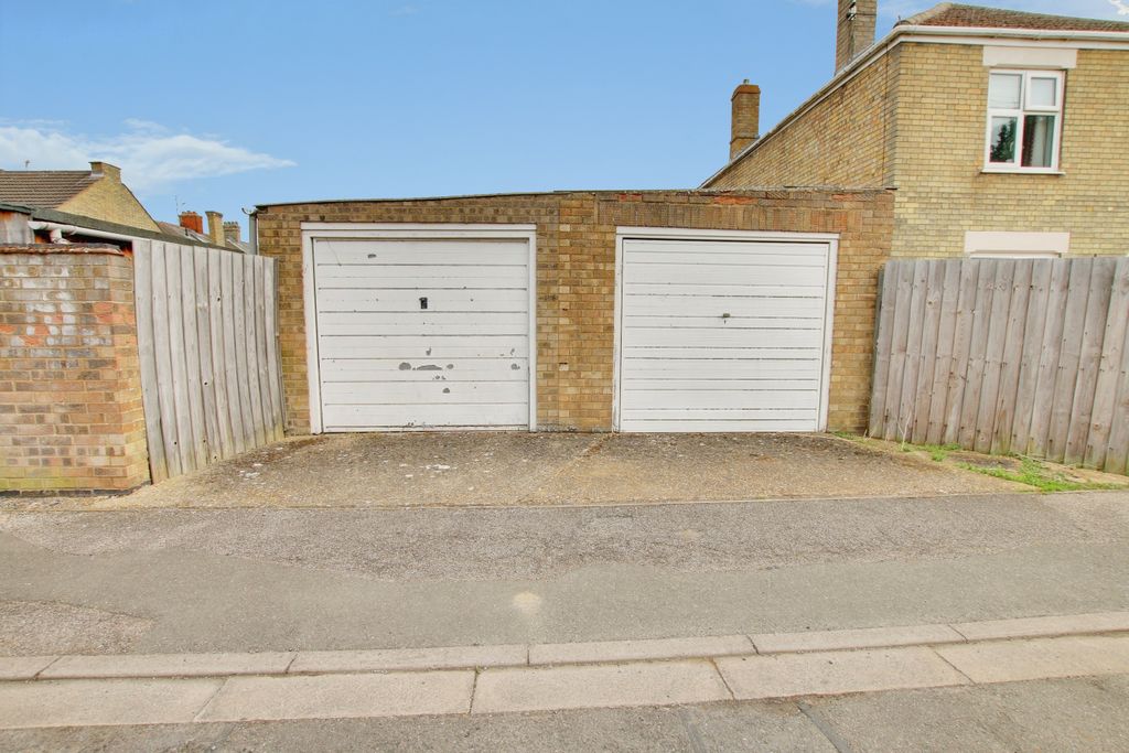 Property photo 3 of 15