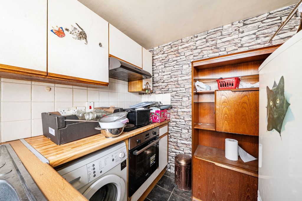 Property photo 3 of 12 Kitchen