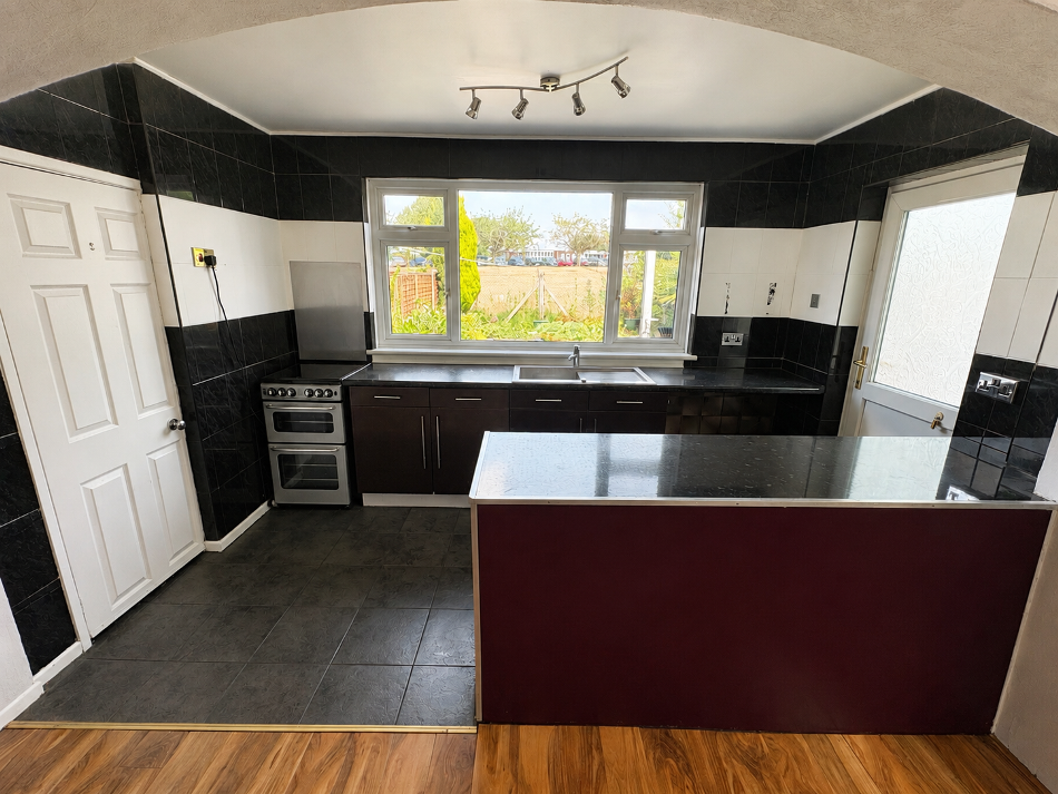 Property photo 3 of 15 Kitchen