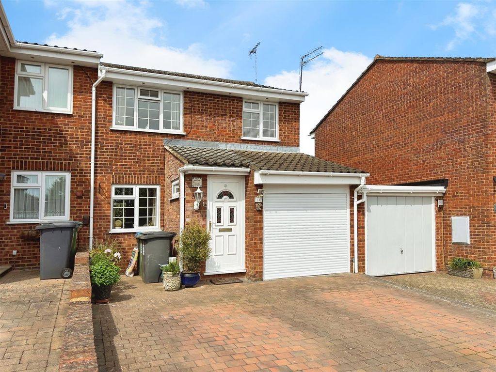Property photo 1 of 19 70E702E4-External 201.Jpg