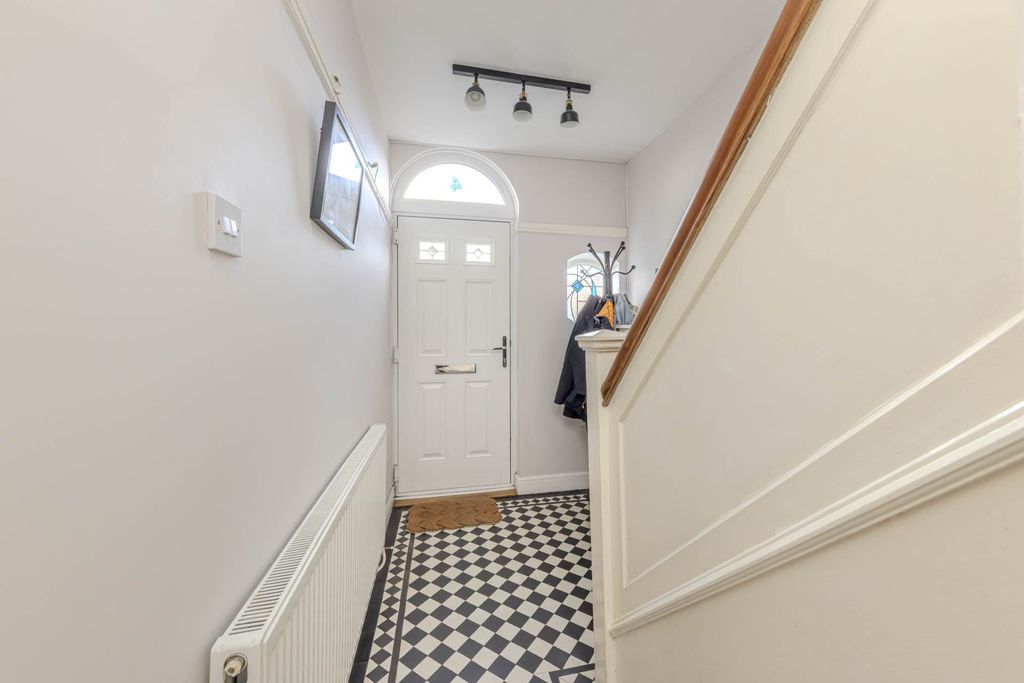 Property photo 2 of 23