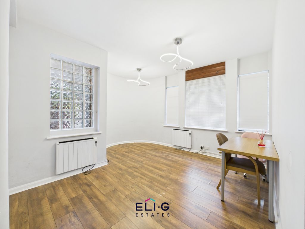 Property photo 3 of 9 Gallery