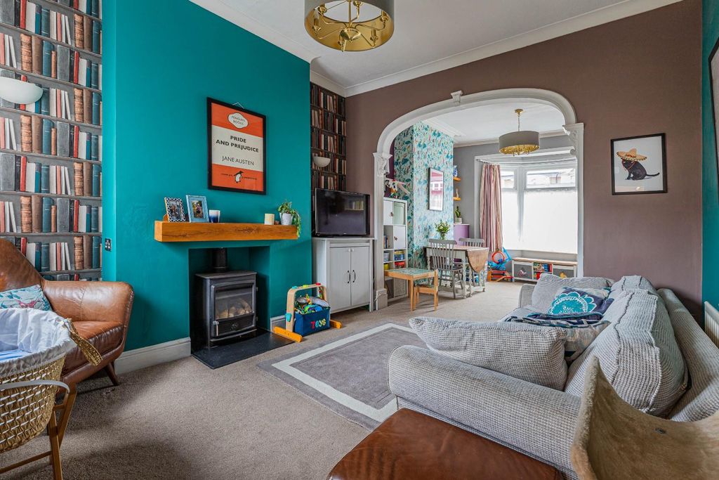 Property photo 2 of 20 Caerphilly Road 341-15.Jpg