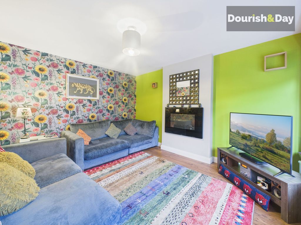 Property photo 3 of 18 Living Room