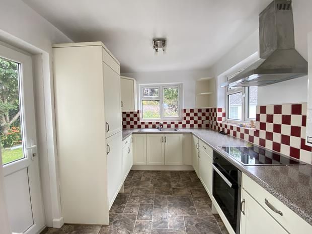 Property photo 2 of 9 Kitchen