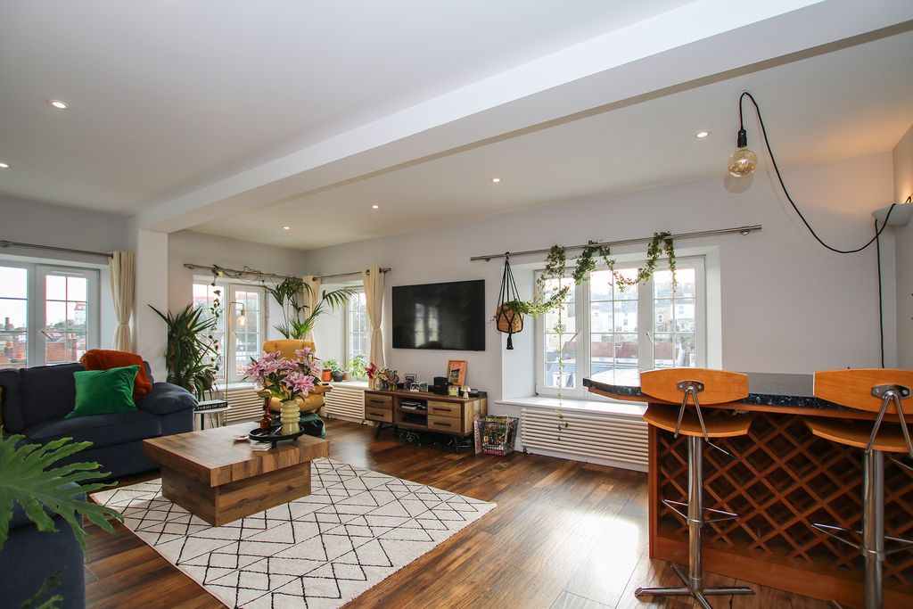 Property photo 3 of 16 Photo 2