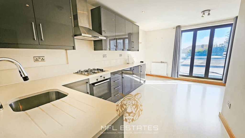 Property photo 1 of 9 Station Road, West Wickham, Br4 0Px