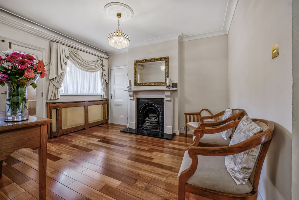 Property photo 3 of 46