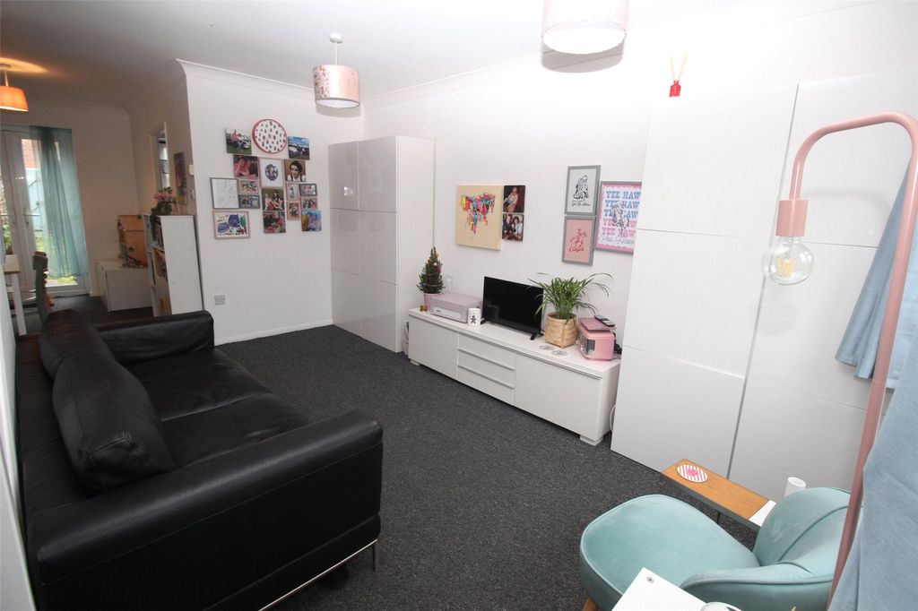 Property photo 2 of 9 Picture No. 44