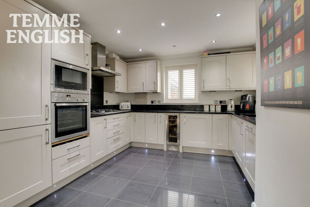 Property photo 3 of 35