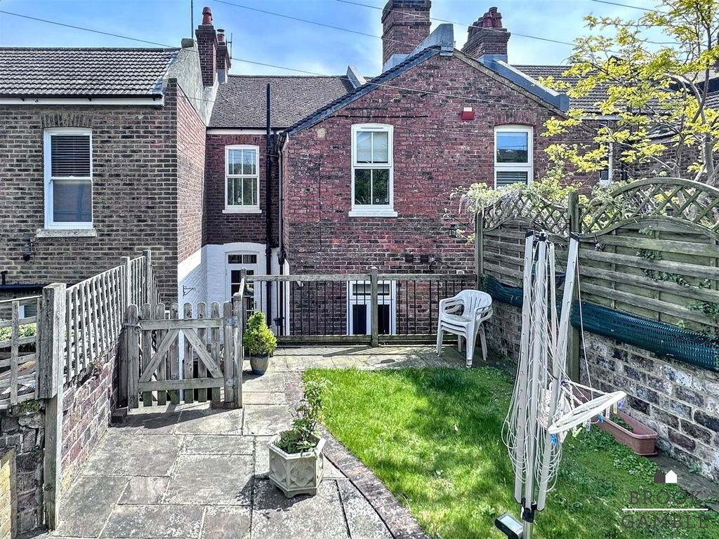 Property photo 2 of 26 01323 438506