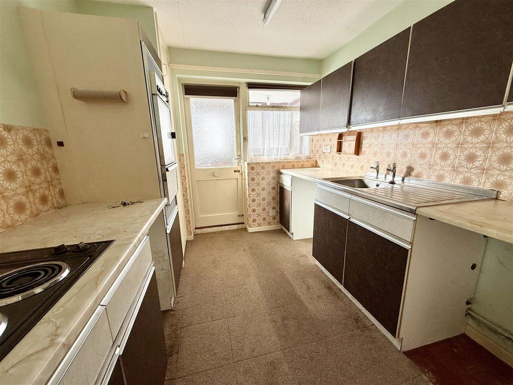 Property photo 3 of 14 Kitchen