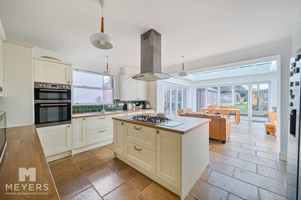 Property photo 2 of 23