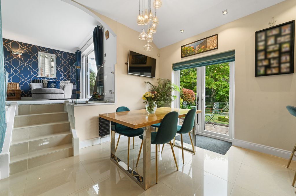 Property photo 3 of 43 Ht-Ja-Beeches-17