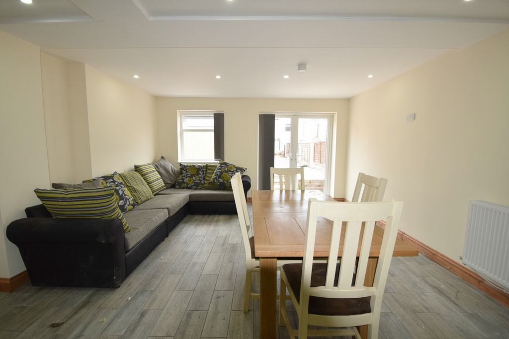 Property photo 2 of 19 Photo 5