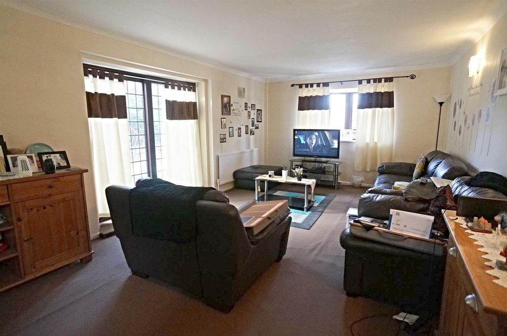 Property photo 3 of 16 Living (6).Jpg