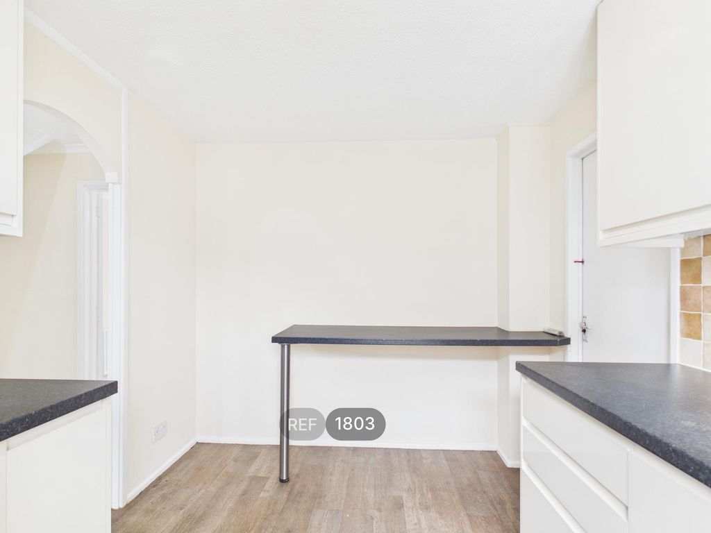 Property photo 3 of 18 Kitchen