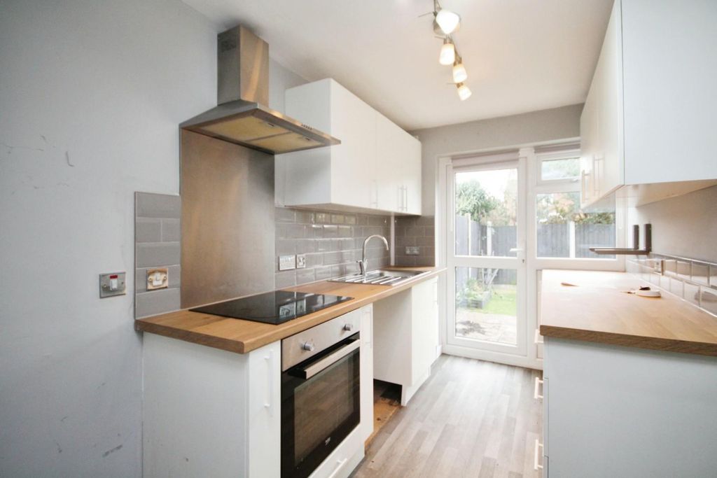 Property photo 2 of 10 Kitchen