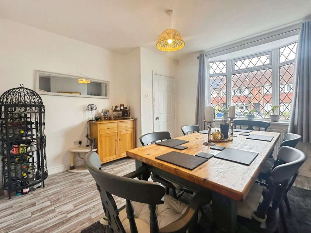 Property photo 3 of 23 Dining Room