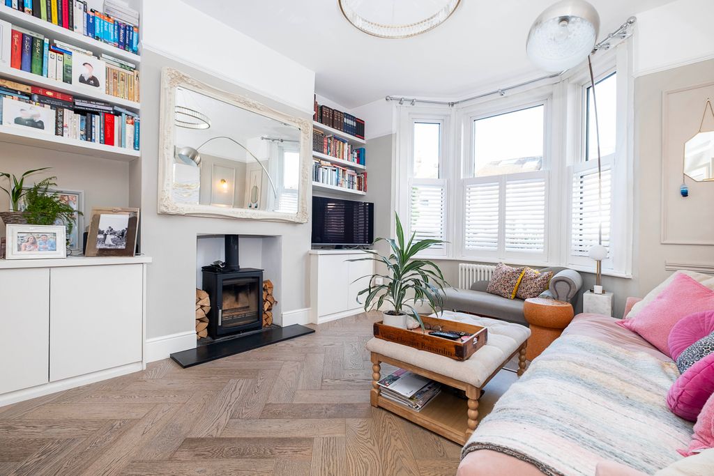 Property photo 2 of 28