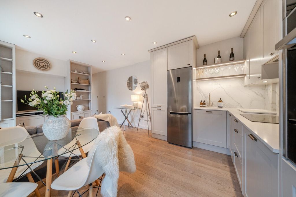 Property photo 2 of 24 Picture No. 15