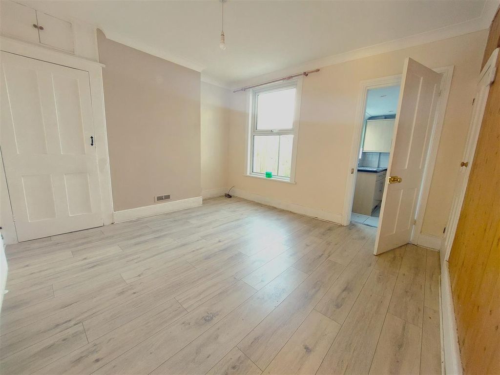 Property photo 3 of 12 Dining Room