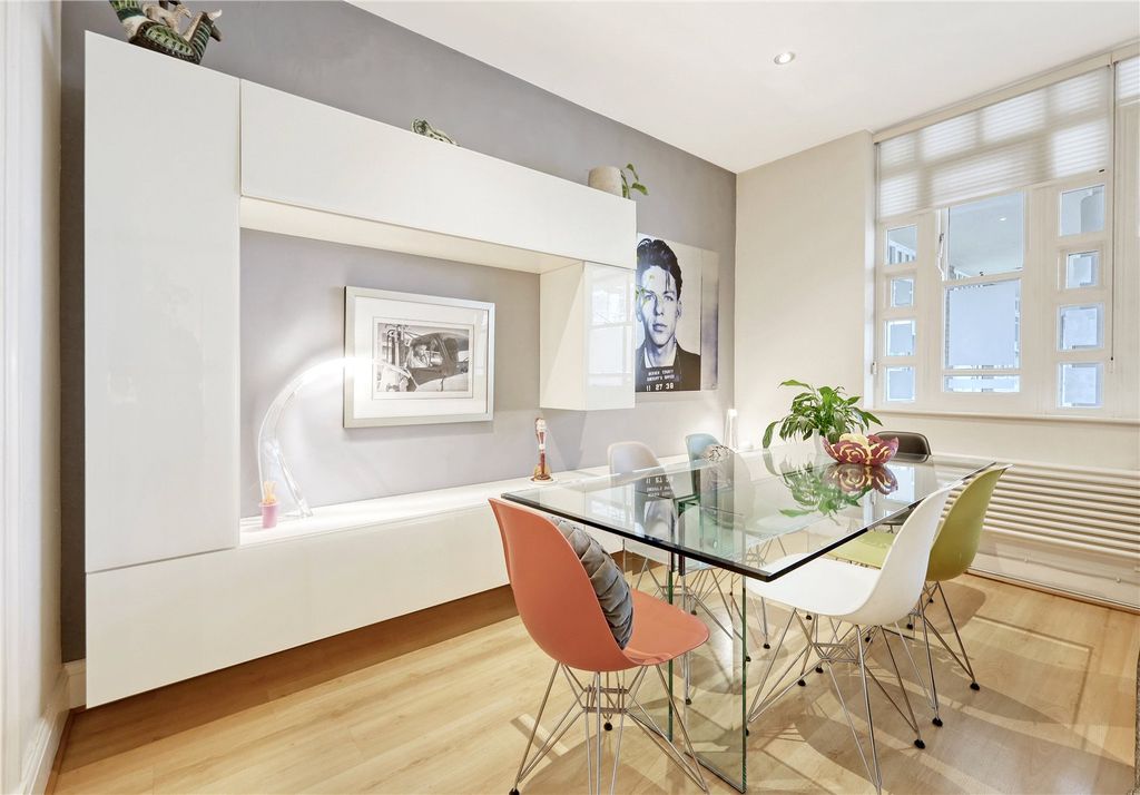 Property photo 3 of 11 Dining Room