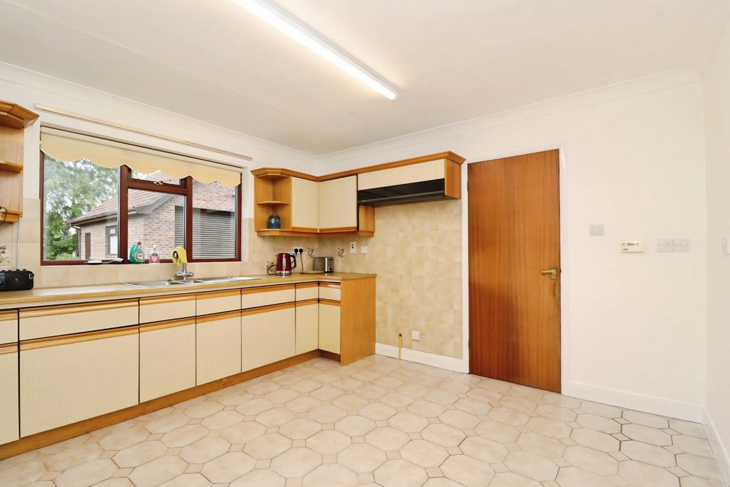 Property photo 3 of 34 086878ba-Img_3019