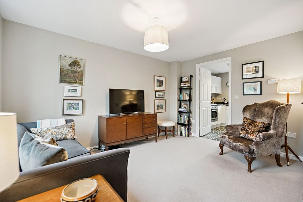 Property photo 2 of 17 Lounge