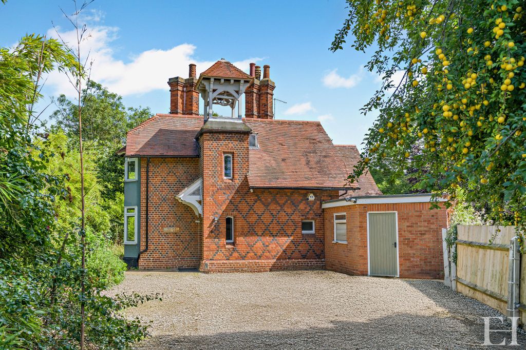 Property photo 1 of 39 8659306-Exteriorwm16-V2-800