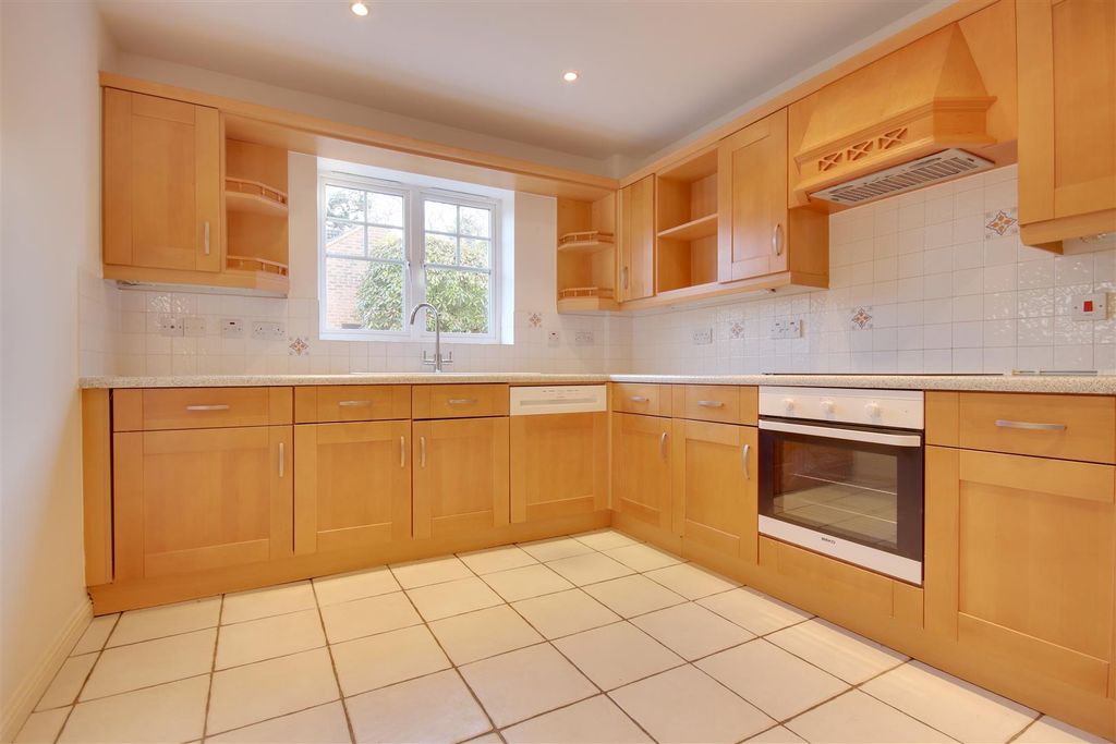 Property photo 2 of 16 Kitchen.Jpg