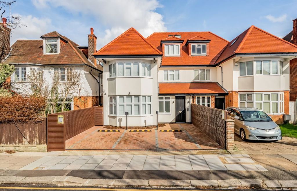 Property photo 1 of 8