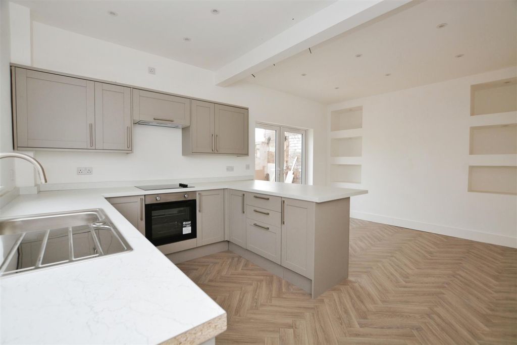 Property photo 2 of 17 Kitchen/Diner