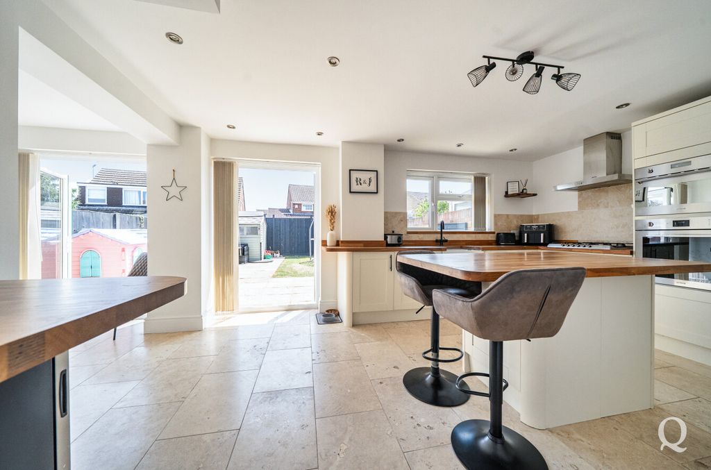 Property photo 2 of 27 F6Ed76A7-259A-488...