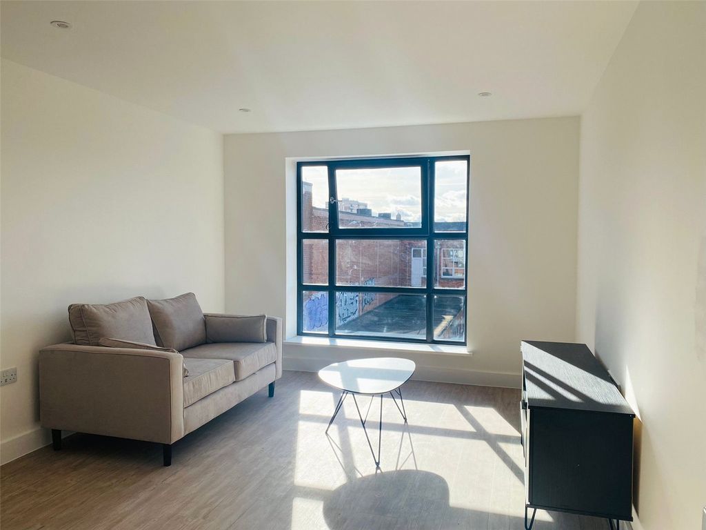 Property photo 2 of 11 Picture No. 28