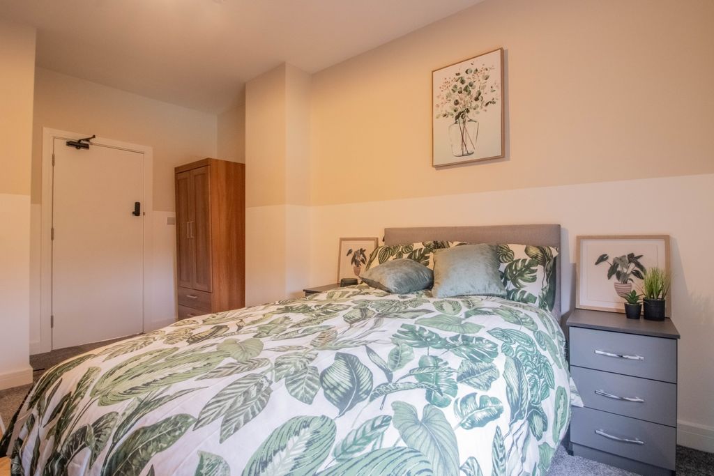 Property photo 3 of 11 E-4